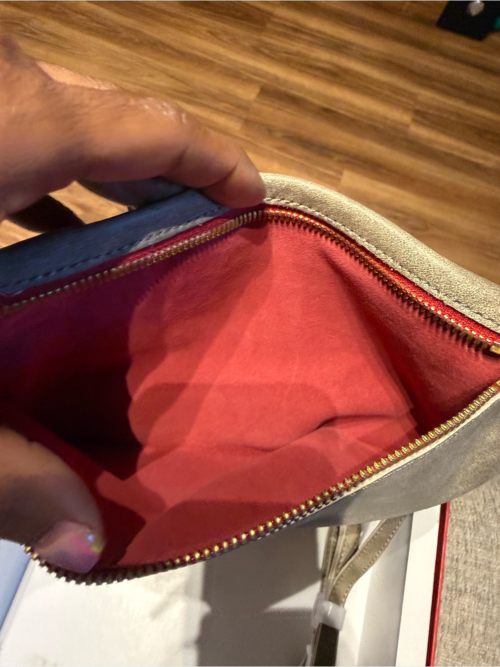 Zippered Leather Crossbody Clutch Hammit - Picture 7 of 8